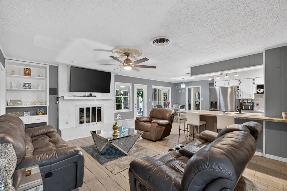 1317 W Redbud Drive Hurst, TX 76053