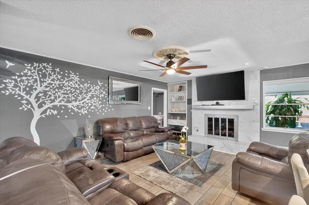 1317 W Redbud Drive Hurst, TX 76053