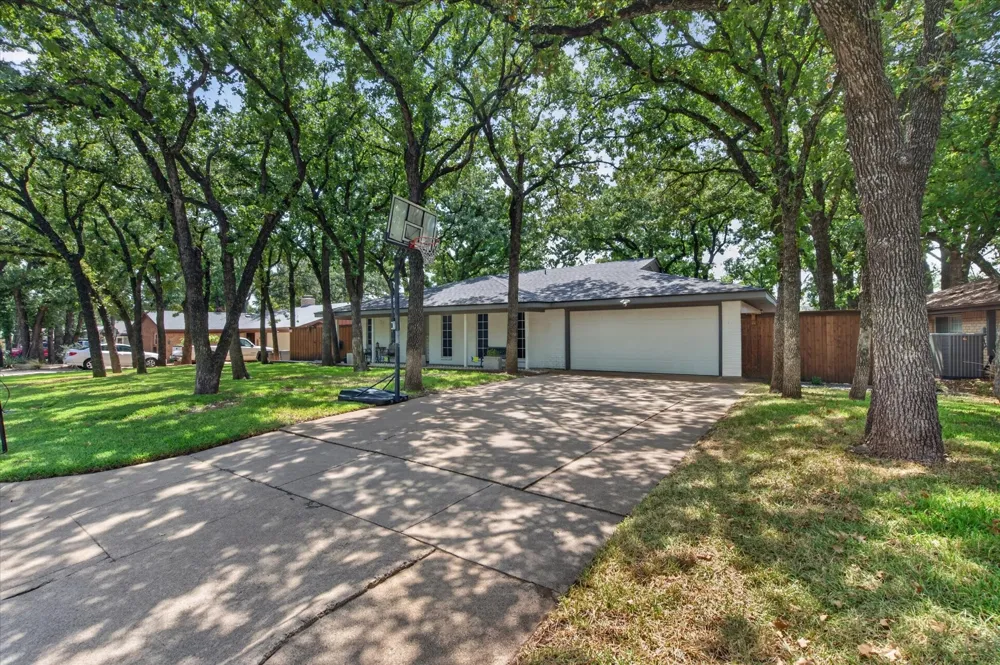 1317 W Redbud Drive Hurst, TX 76053