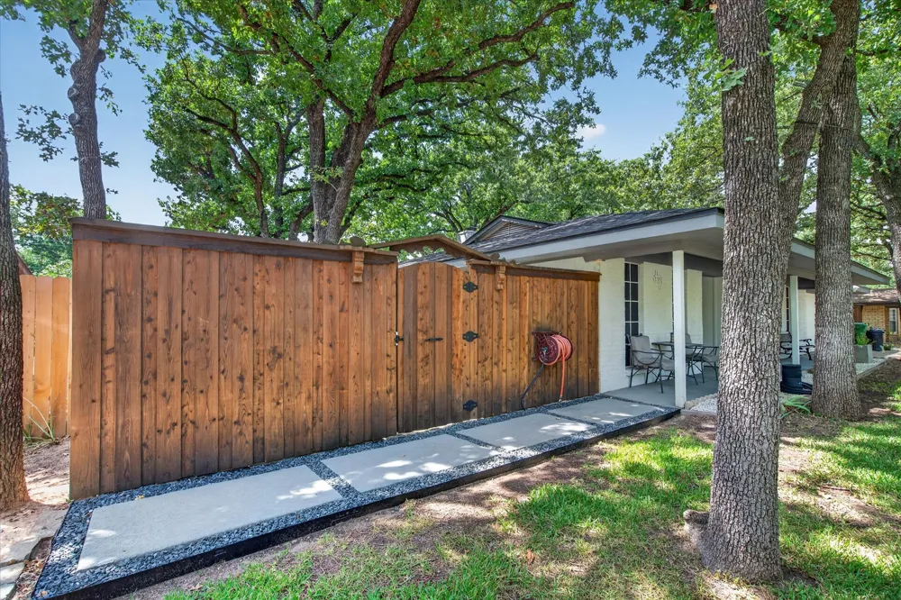 1317 W Redbud Drive Hurst, TX 76053