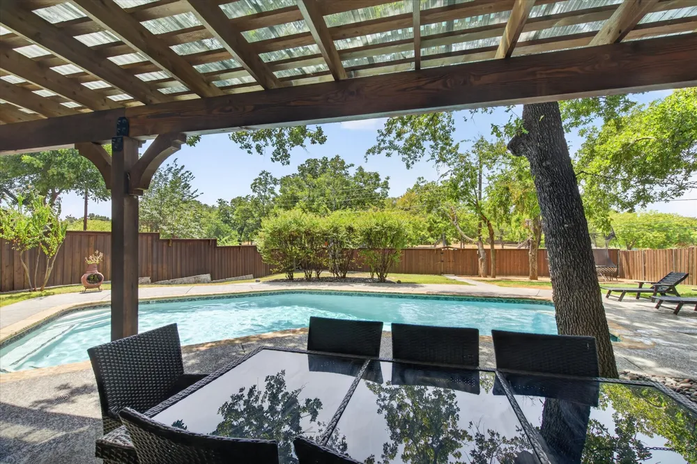 1317 W Redbud Drive Hurst, TX 76053