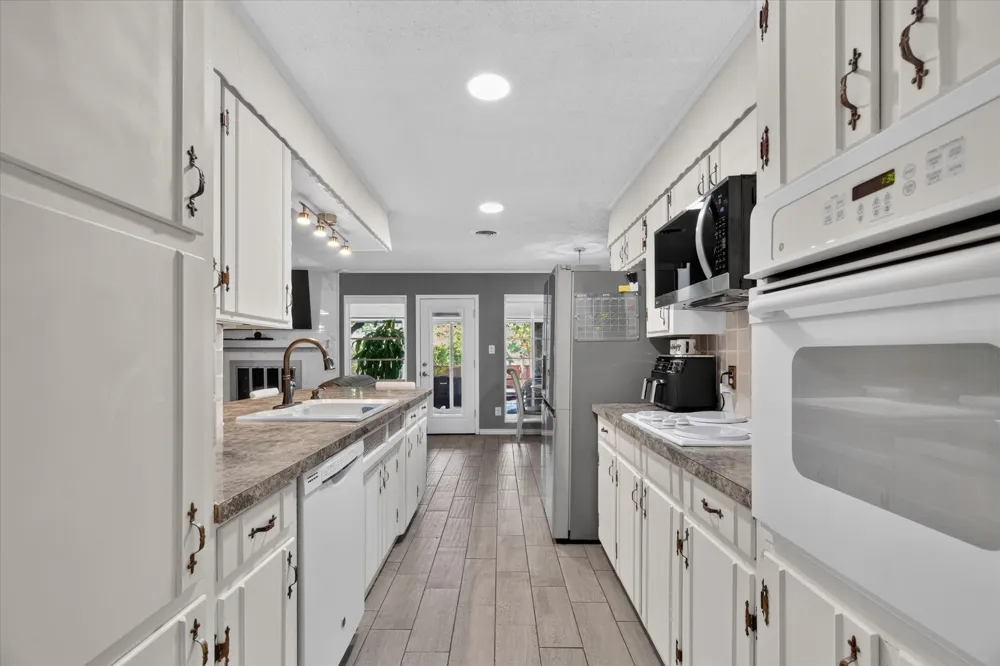 1317 W Redbud Drive Hurst, TX 76053