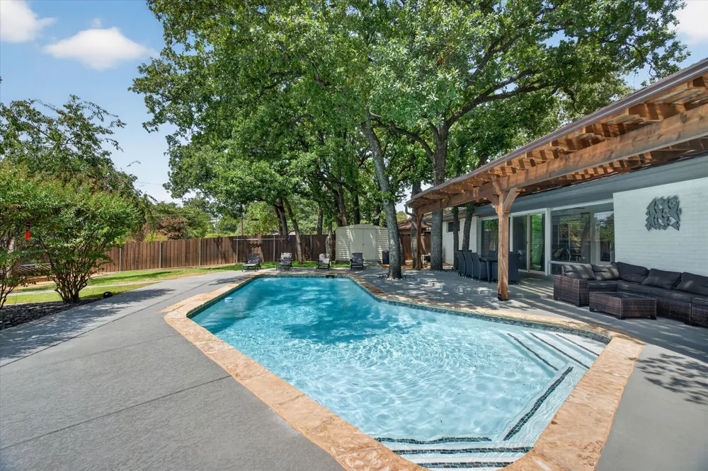 1317 W Redbud Drive Hurst, TX 76053