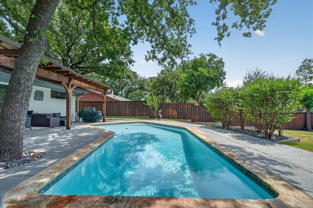 1317 W Redbud Drive Hurst, TX 76053