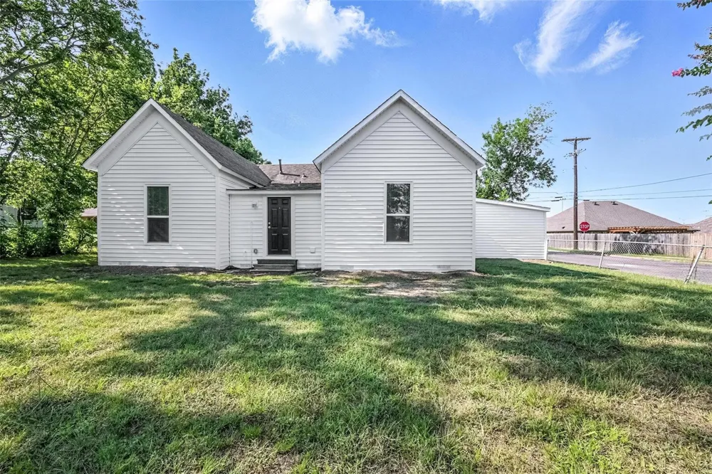 412 3rd Street Whitesboro, TX 76273