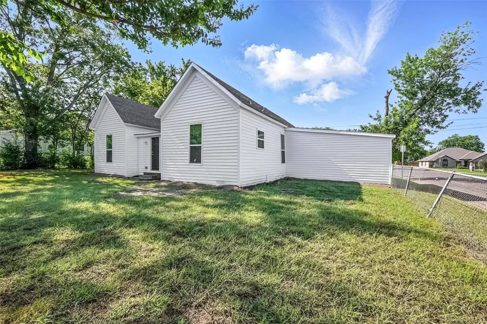 412 3rd Street Whitesboro, TX 76273