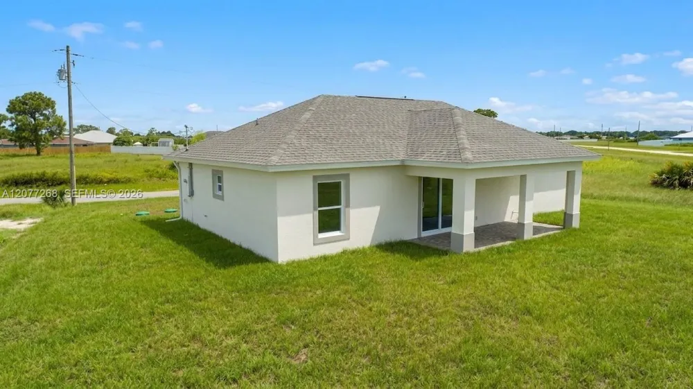 9019 E Crow Cir La Belle, FL 33935