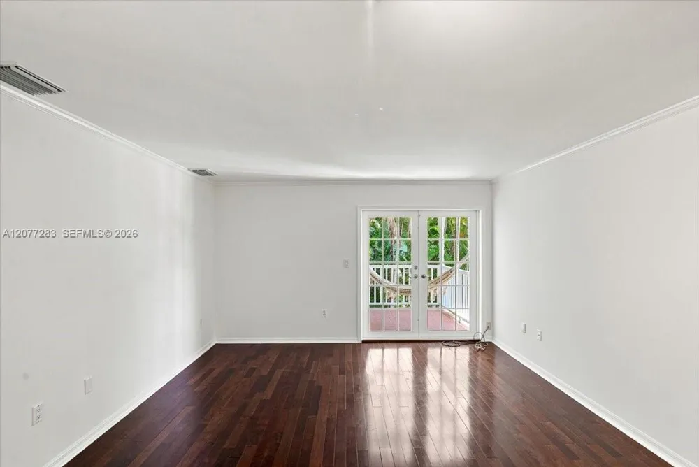 6473 Sunset Dr South Miami, FL 33143