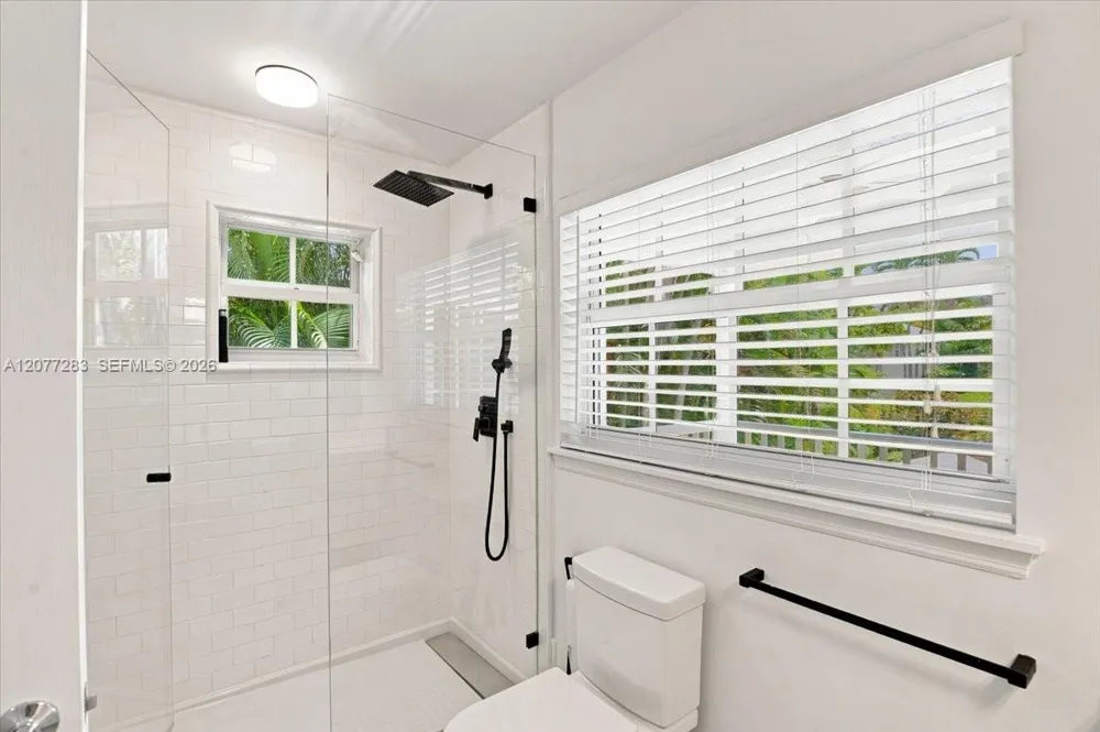 6473 Sunset Dr South Miami, FL 33143