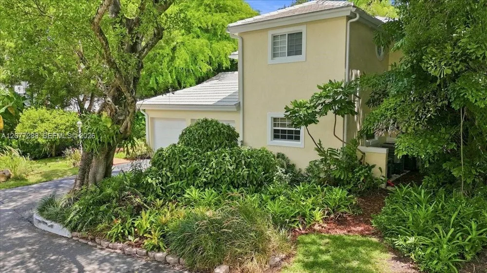 6473 Sunset Dr South Miami, FL 33143