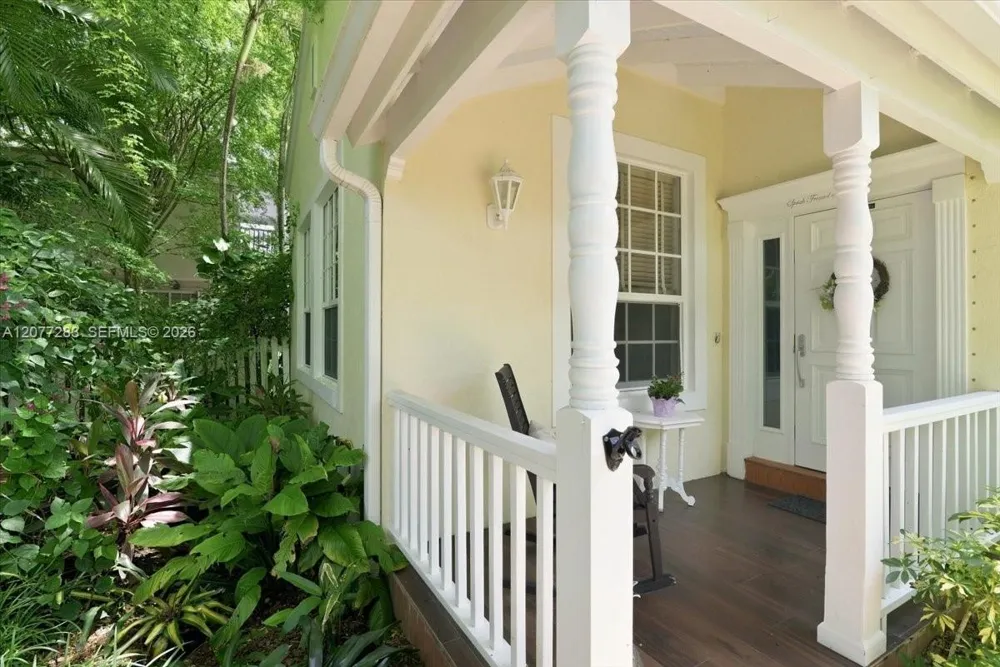 6473 Sunset Dr South Miami, FL 33143