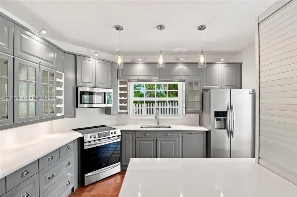 6473 Sunset Dr South Miami, FL 33143