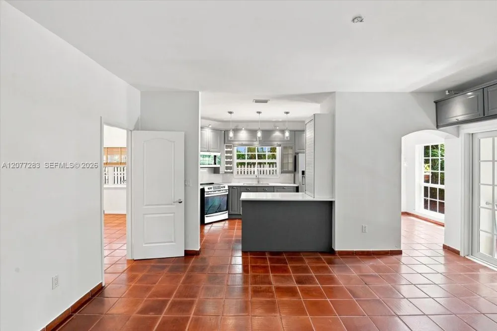 6473 Sunset Dr South Miami, FL 33143