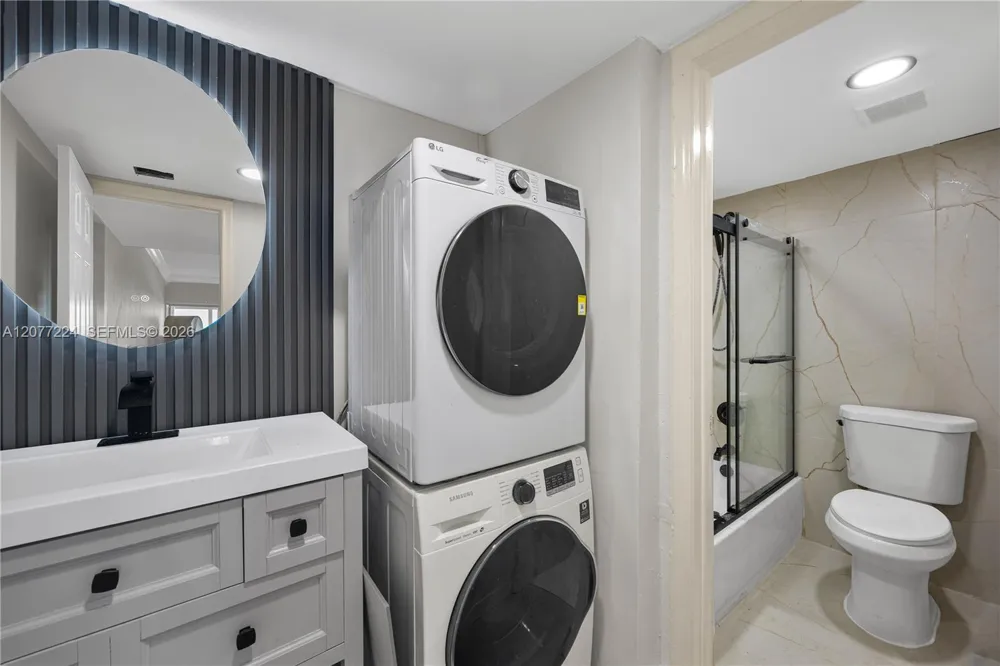 3301 Spanish Moss Ter #806 Lauderhill, FL 33319