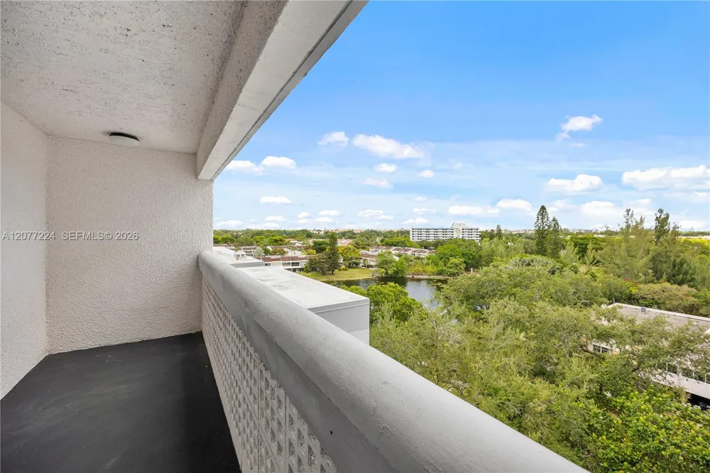 3301 Spanish Moss Ter #806 Lauderhill, FL 33319