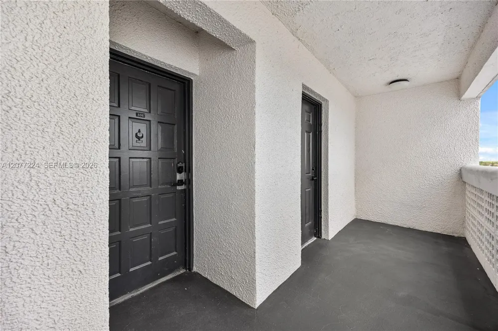 3301 Spanish Moss Ter #806 Lauderhill, FL 33319
