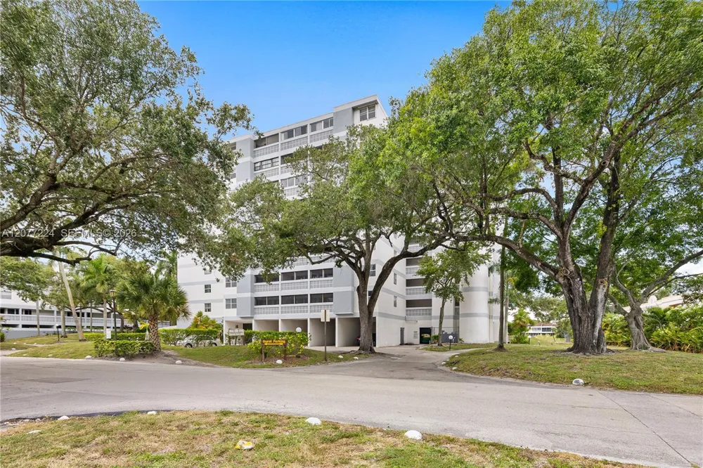 3301 Spanish Moss Ter #806 Lauderhill, FL 33319