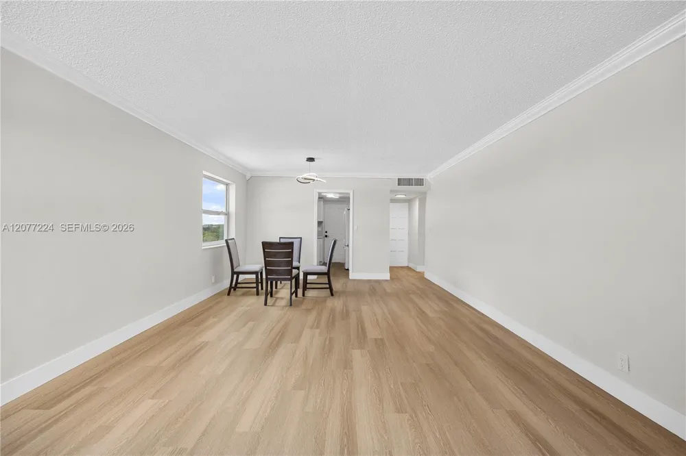 3301 Spanish Moss Ter #806 Lauderhill, FL 33319