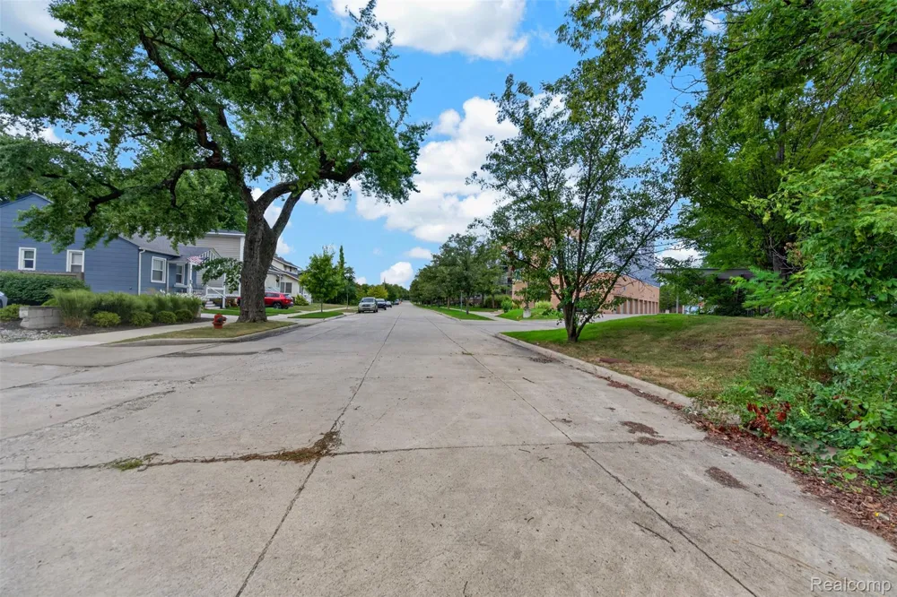 432 E Parent Avenue Royal Oak City, MI 48067