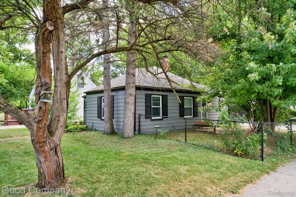 1710 Woodward Heights Ferndale City, MI 48220