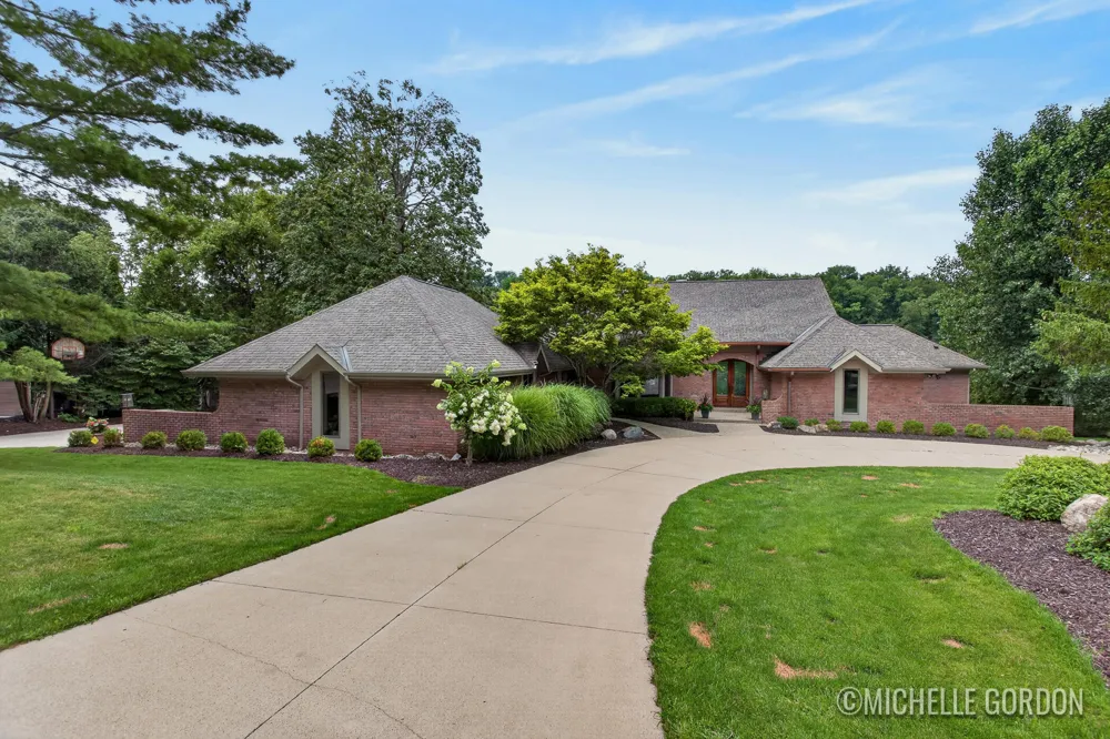 2465 Cascade Springs Drive SE Cascade Charter Township, MI 49546