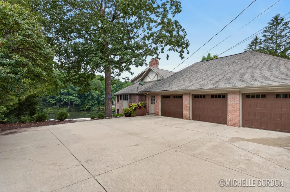 2465 Cascade Springs Drive SE Cascade Charter Township, MI 49546