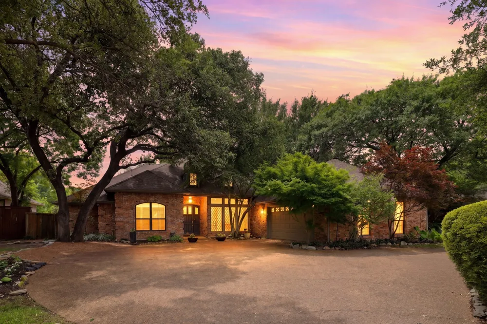 8710 Sanshire Avenue Dallas, TX 75231