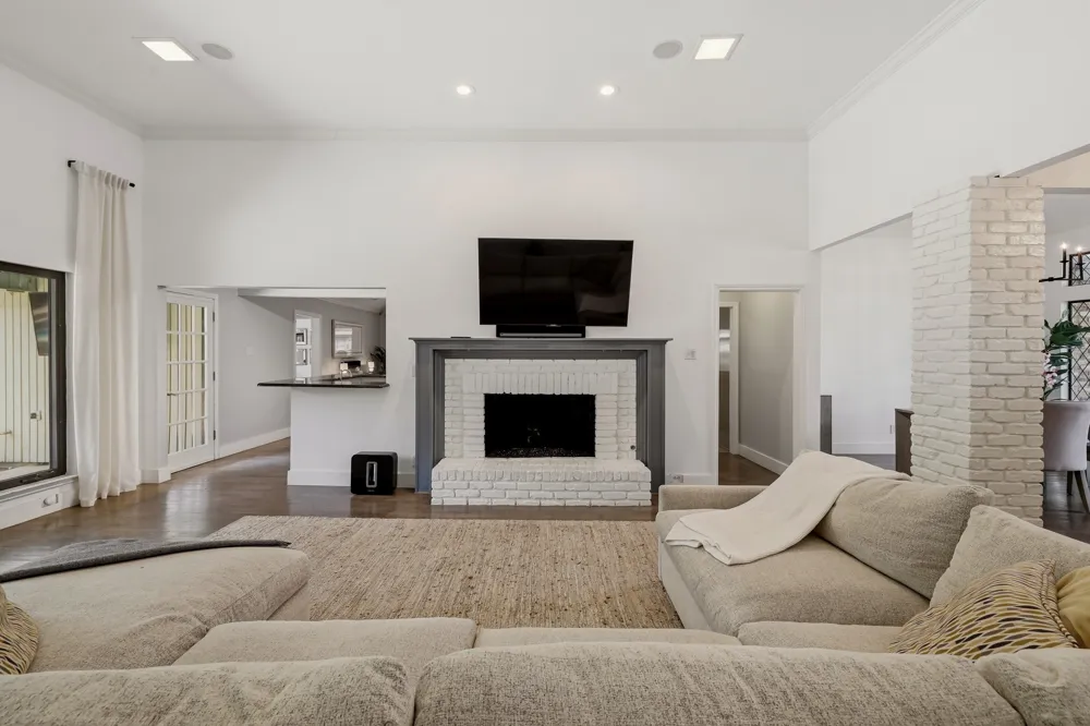 8710 Sanshire Avenue Dallas, TX 75231