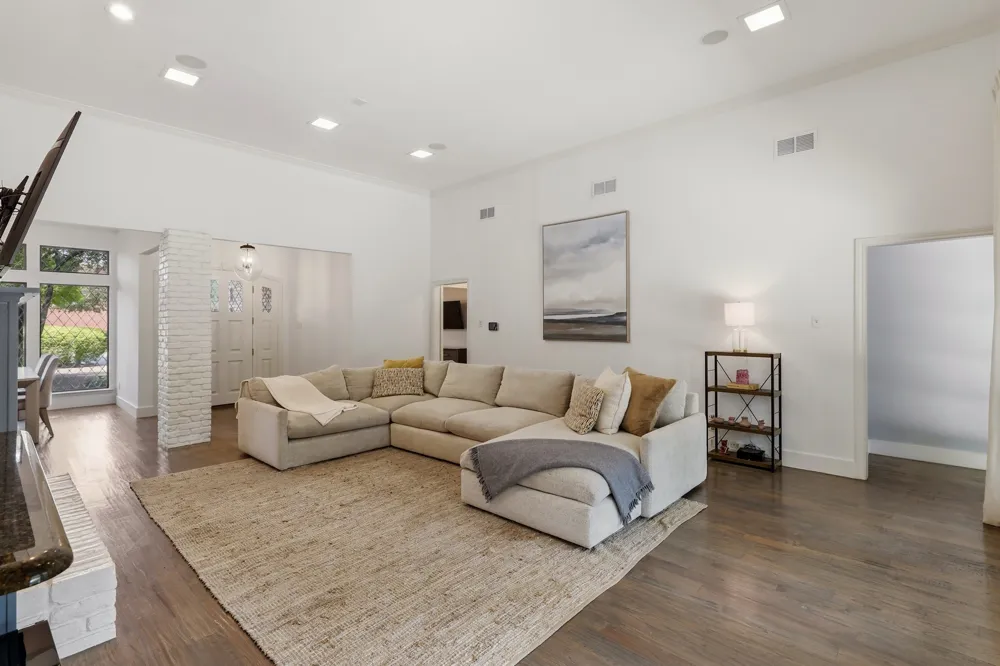 8710 Sanshire Avenue Dallas, TX 75231