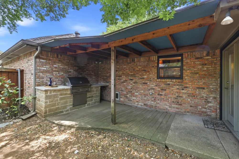 8710 Sanshire Avenue Dallas, TX 75231