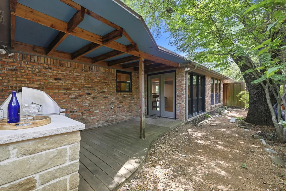 8710 Sanshire Avenue Dallas, TX 75231