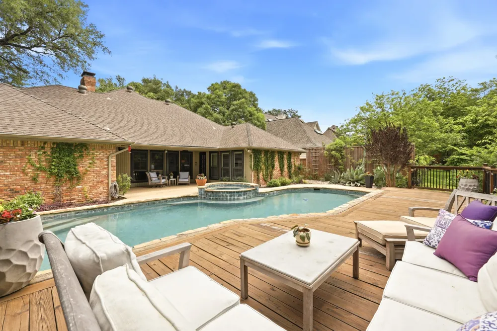 8710 Sanshire Avenue Dallas, TX 75231