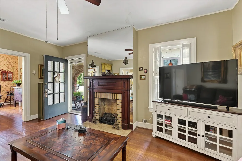 209 S Bond Street Whitewright, TX 75491