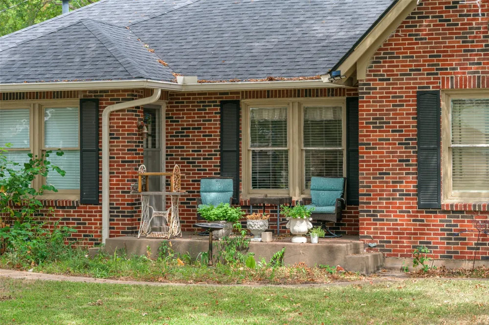 209 S Bond Street Whitewright, TX 75491