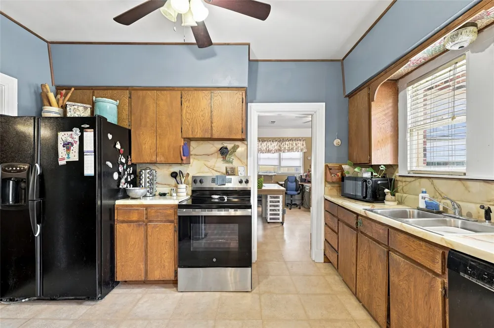 209 S Bond Street Whitewright, TX 75491