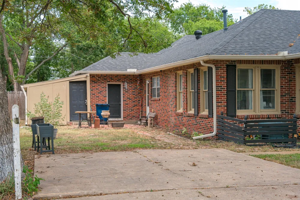 209 S Bond Street Whitewright, TX 75491