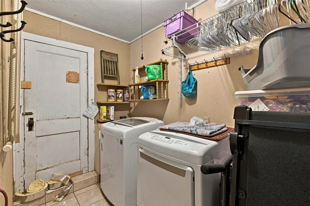 209 S Bond Street Whitewright, TX 75491