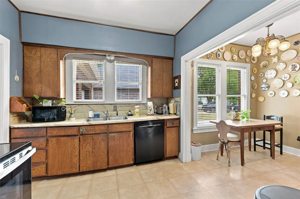 209 S Bond Street Whitewright, TX 75491