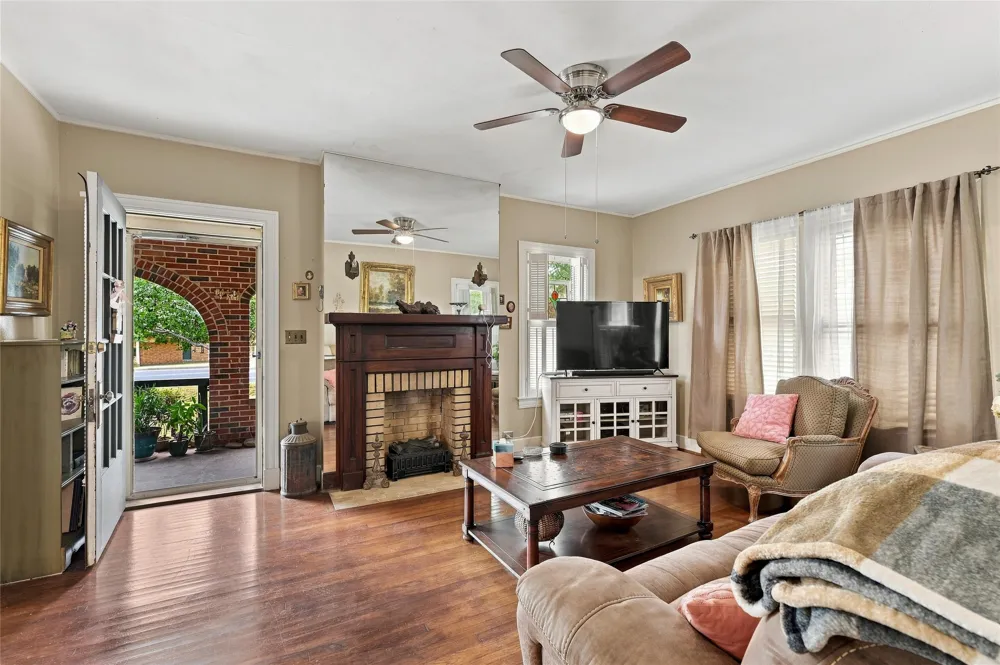 209 S Bond Street Whitewright, TX 75491