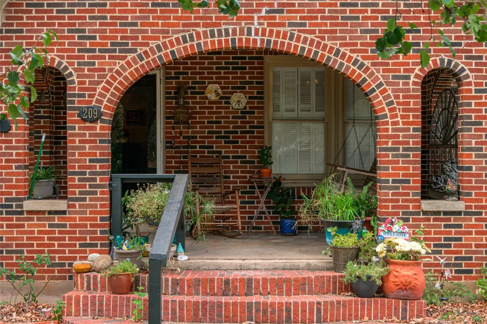 209 S Bond Street Whitewright, TX 75491