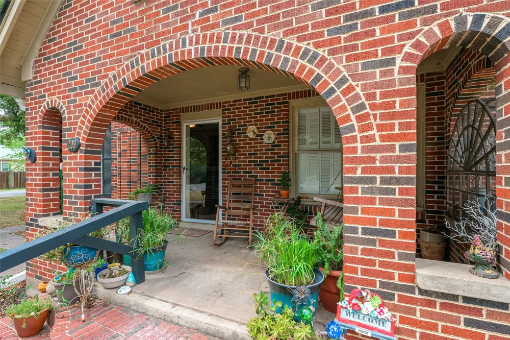 209 S Bond Street Whitewright, TX 75491