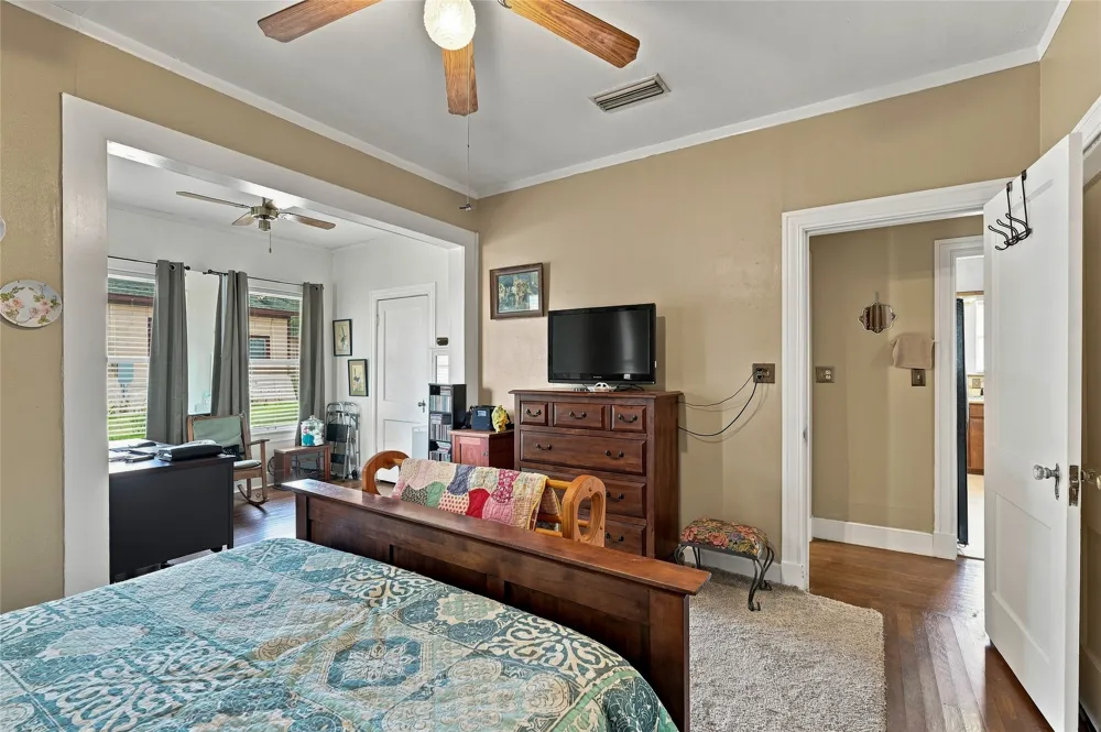 209 S Bond Street Whitewright, TX 75491