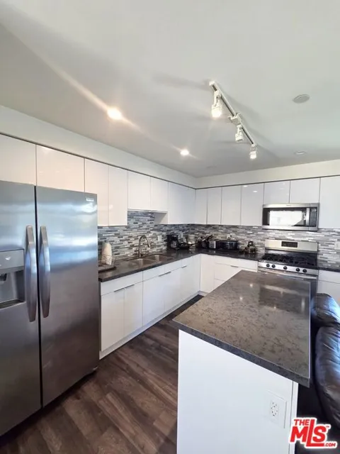 2651 S Hobart Blvd #1