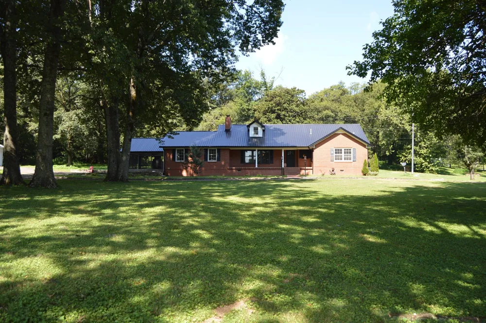 952 Old Fayetteville Highway Lynchburg, TN 37352