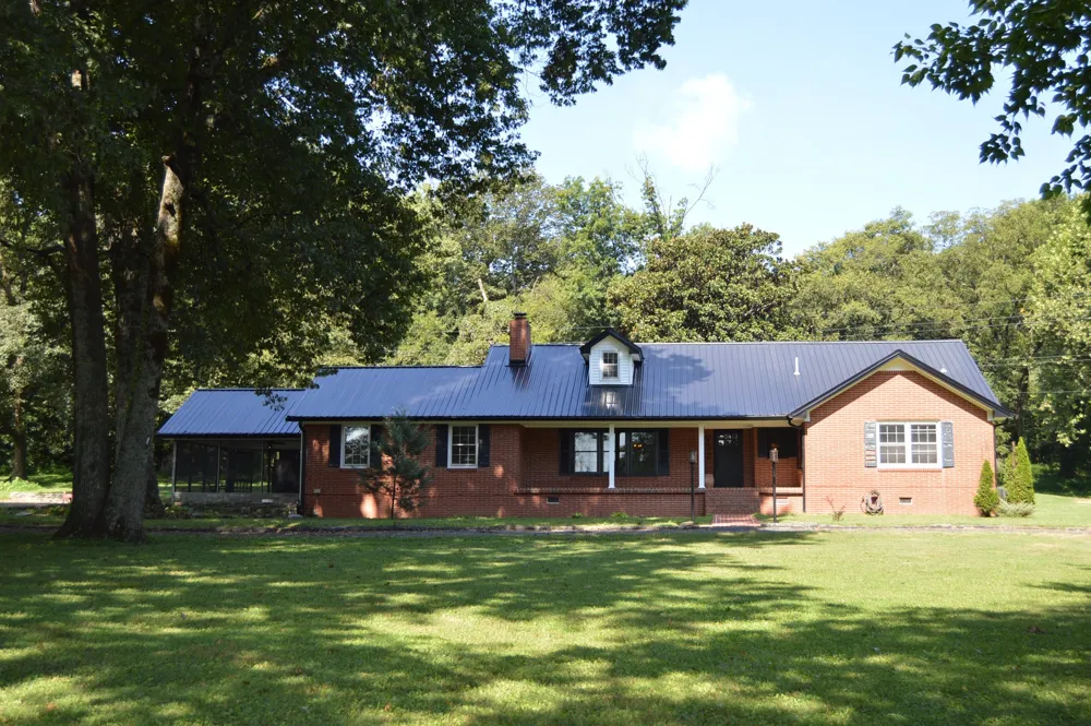 952 Old Fayetteville Highway Lynchburg, TN 37352