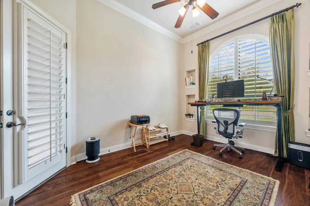 2813 University Club Drive Austin, TX 78732