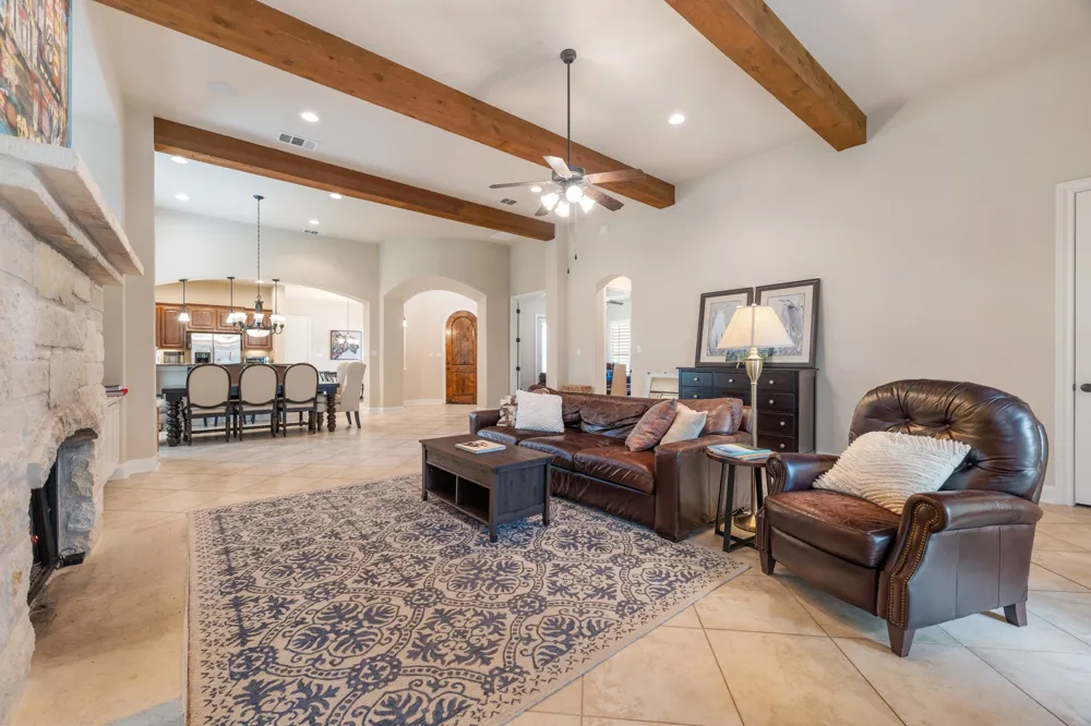 2813 University Club Drive Austin, TX 78732