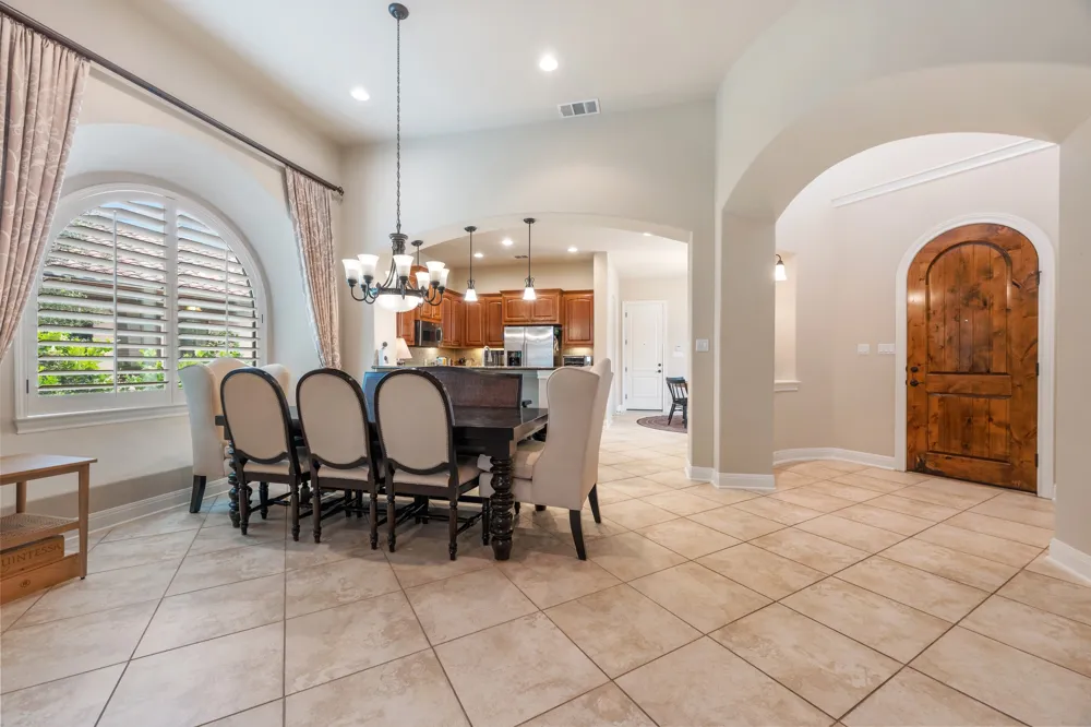 2813 University Club Drive Austin, TX 78732