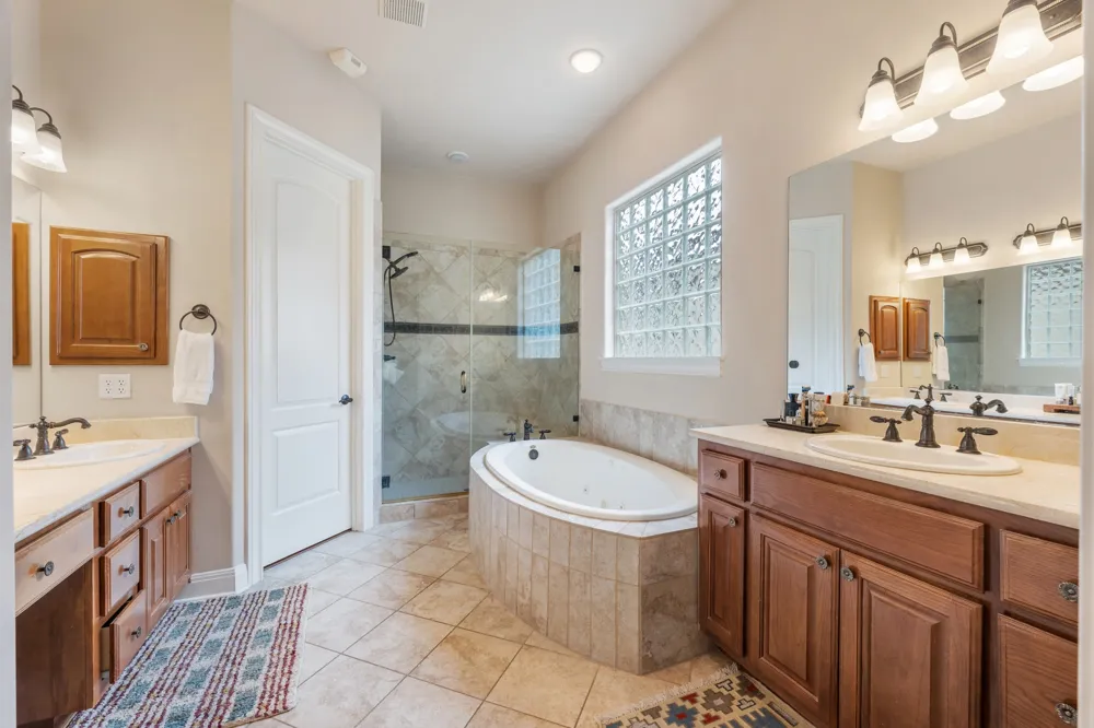 2813 University Club Drive Austin, TX 78732