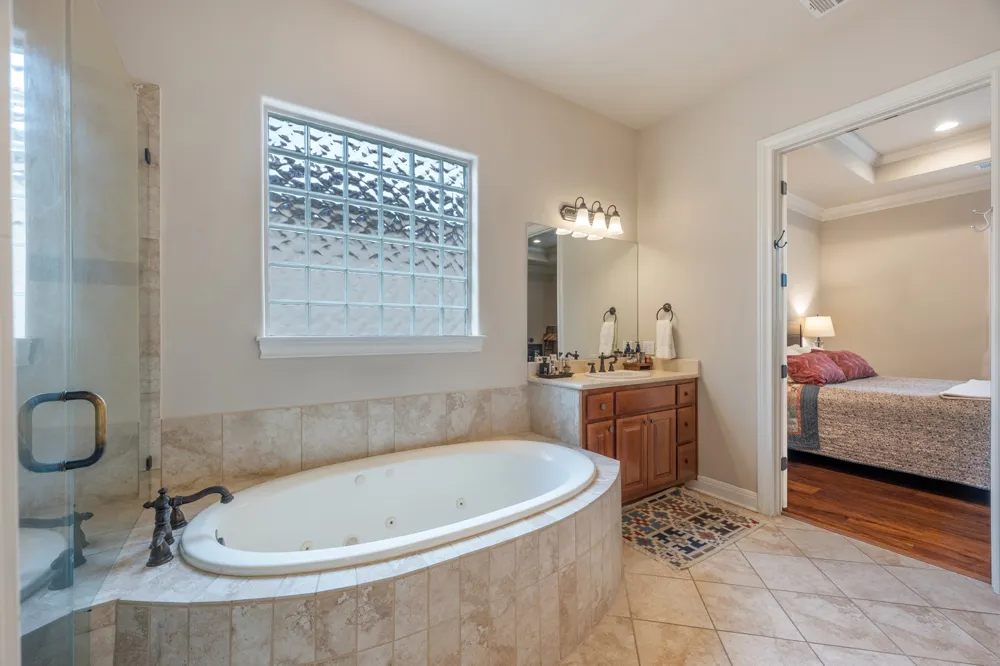2813 University Club Drive Austin, TX 78732